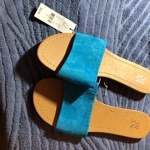 Flat sandals